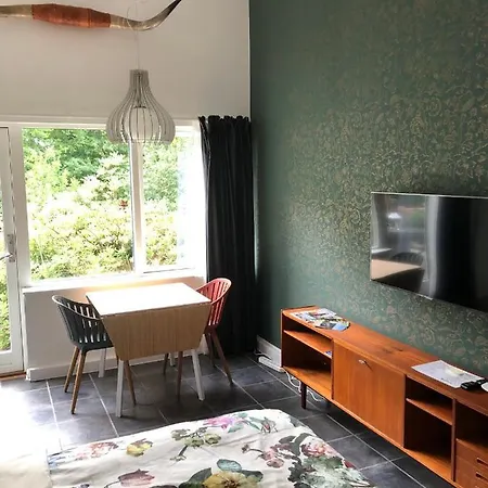 Fly Bed & Breakfast 3*