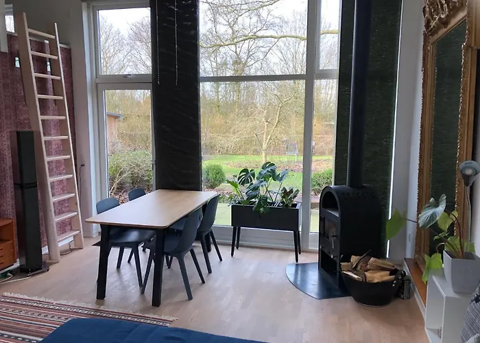 Fly Bed & Breakfast 3*